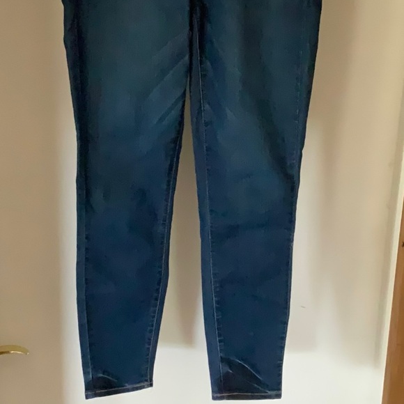 Paige Denim 'Verdugo Crop' Cropped Denim Jeans in a Dark Wash (26W X 26L) - Picture 3 of 11